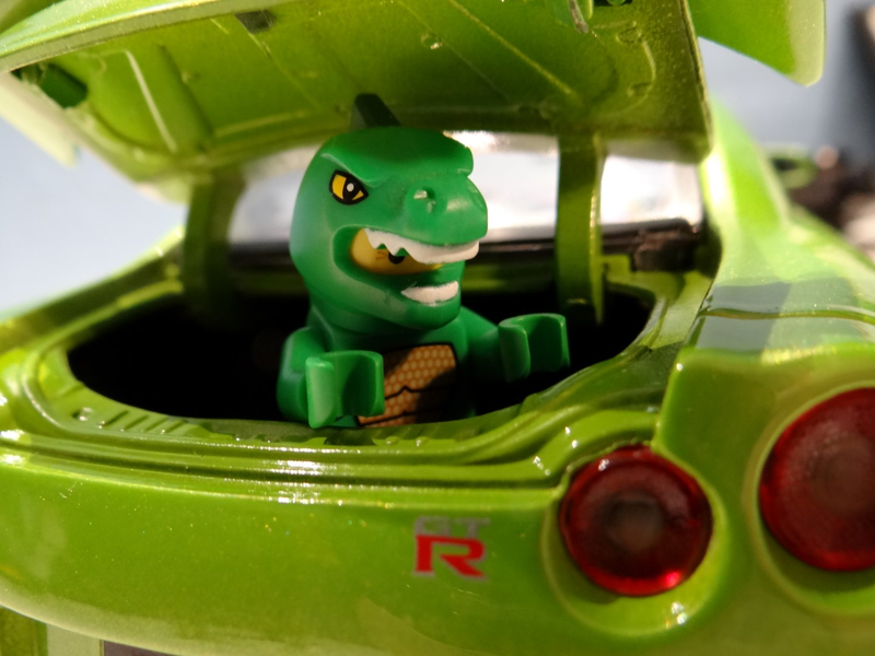 Illustration for article titled Rawr!!! Godzilla! Maisto 1:18 Nissan GT-R